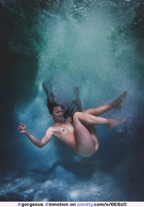 gorgeous inmotion underwater skinnydipping