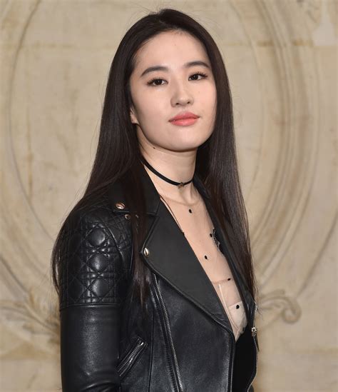 Interesting Facts About Liu Yifei The Crystal Star In Disney S Mulan