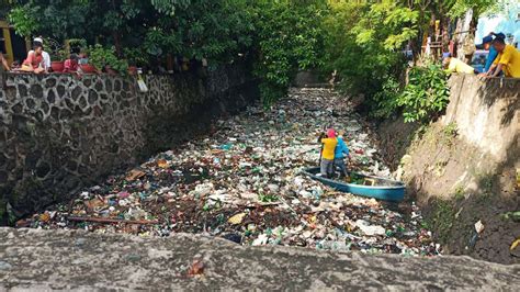 garbage situation  metro manilas waterways