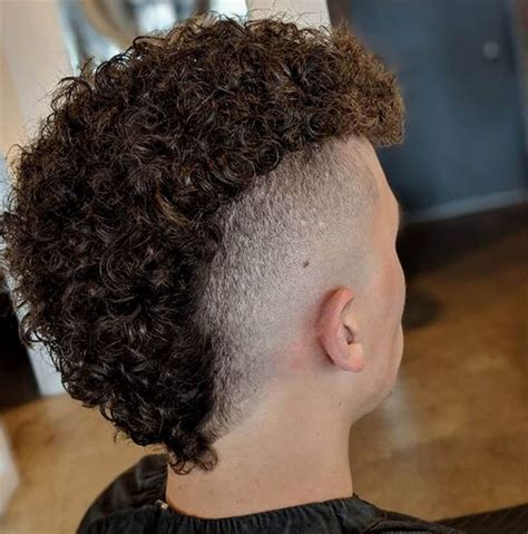 Curly Mohawk Skin Fade Hairstyle Fade Haircut Curly Hair Styles