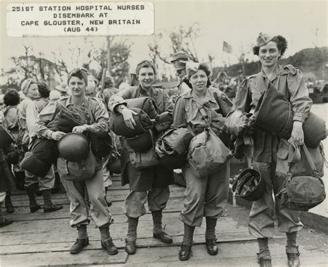 nurses  standard issue army uniform carry   gear