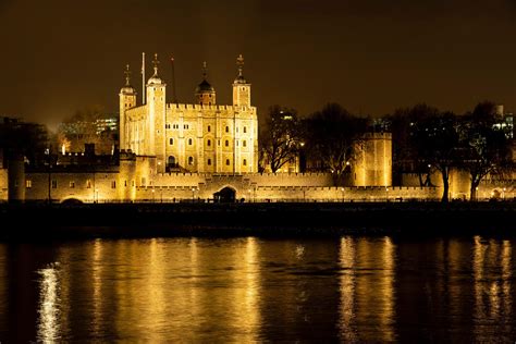 fascinating reasons  visit  tower  london means  explore