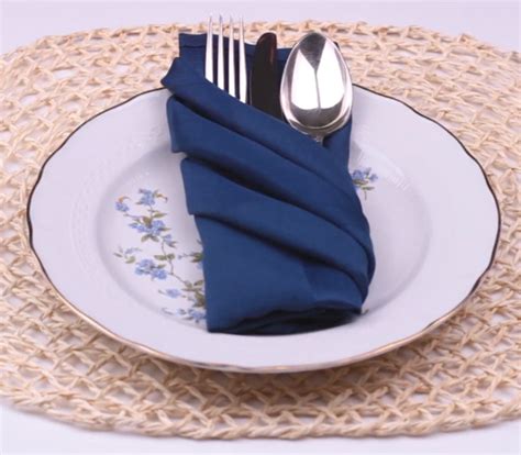 easy  elegant napkin folding ideas  impress  guests