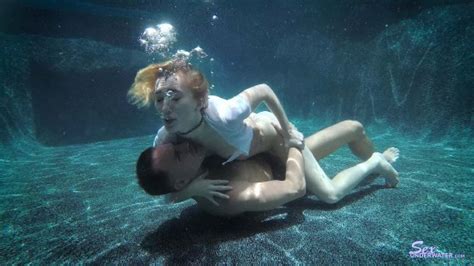 Sex Underwater •