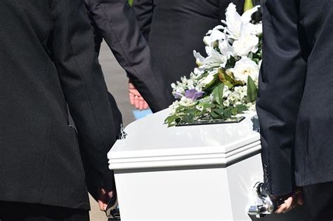 hoe leef je toe naar een begrafenis van een familielid meerzorgvoorjounl