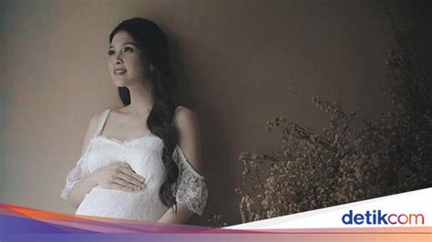 Cantik Banget Foto Hamil 6 Artis Indonesia Dengan Perut Buncit Foto 3