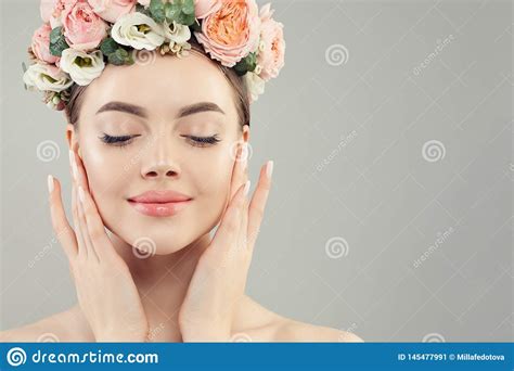beautiful woman face closeup healthy spa model  clear skin