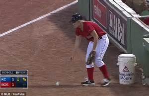 Red Sox Ball Girl S Reacts Hilariously After She Picked Up Fair Ball