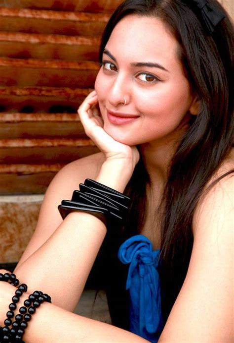 all about of actress popular in the world sonakshi sinha sonakshi
