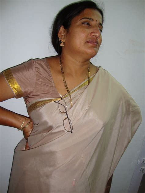 Freedesiblog Entire Series Of My Fav Violet Saree Aunty