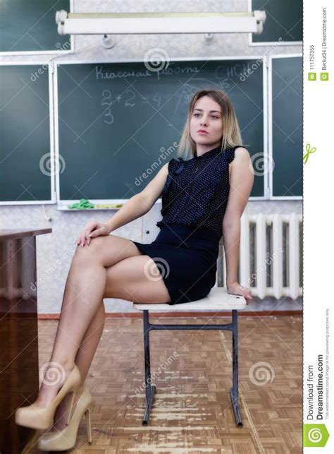 Girl In Class Room Legs Xxx Video