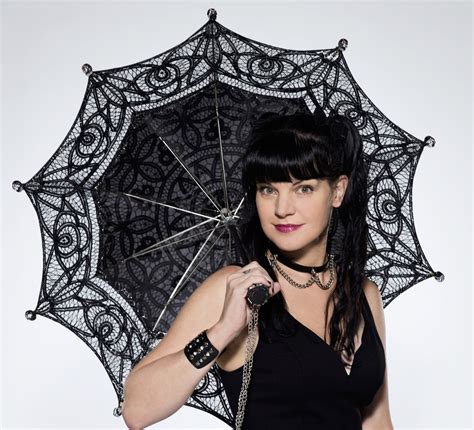 Ncis Star Pauley Perrette Says A Tearful Goodbye After 15 Years Ncis