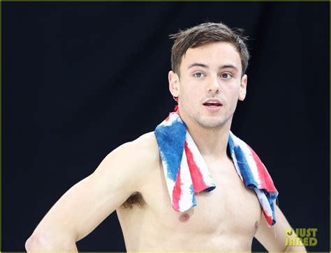 Photo Tom Daley Shows Off Ripped Body After Winning Gold 10 Photo