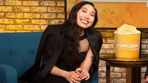ocean s 8 star awkwafina on her delusional confidence video abc news