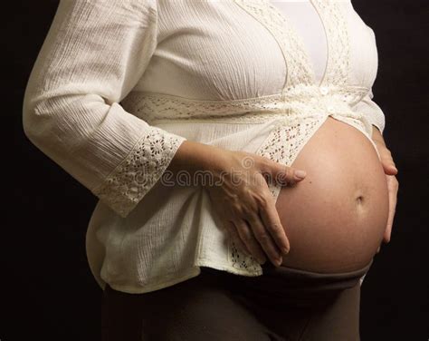 zwangere moederbuik picture image