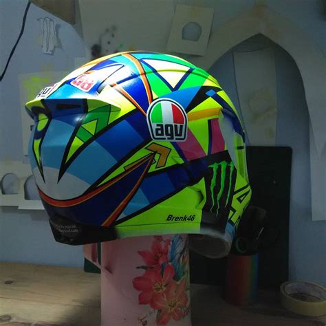 making  valentino rossis helmet soleluna  huzenify