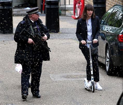 samantha cameron returns to no 10 using her micro scooter daily mail online