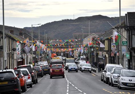 rhondda cynon taf council engages  businesses  face coverings