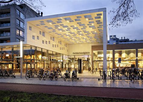 gelderlandplein shopping centre  international character zuidas