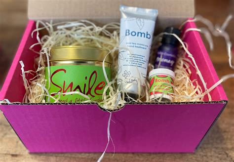 smile spa box bees flowers