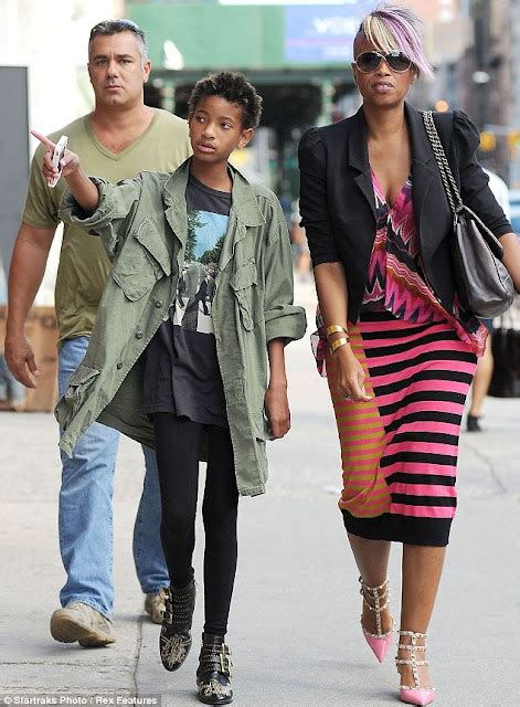 willow smith looking a hot ass mess walking the streets on nyc