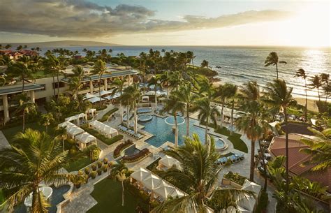 hotels  maui hawaii   beach  luxury family resorts