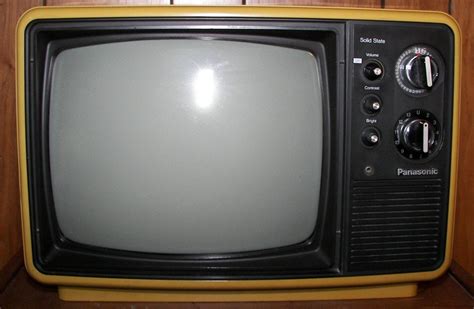 vintage 1977 panasonic black and white tv in harvest gold