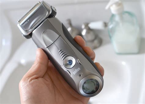 clean  electric shaver head
