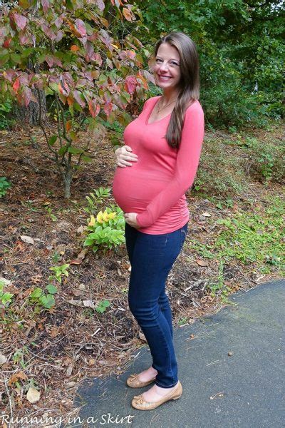33 34 weeks pregnant with twins blog running in a skirt