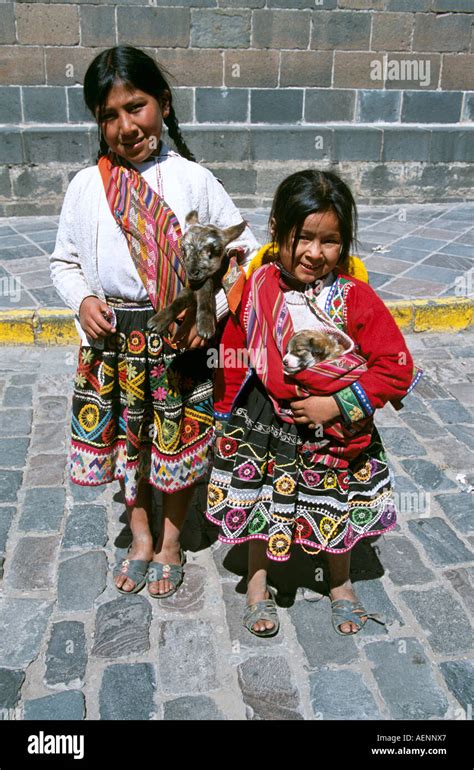 Niñas Peruanas Fotografías E Imágenes De Alta Resolución Página 4 Alamy