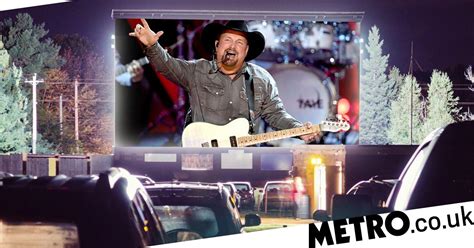 here s the lowdown on garth brooks drive in theater concert event