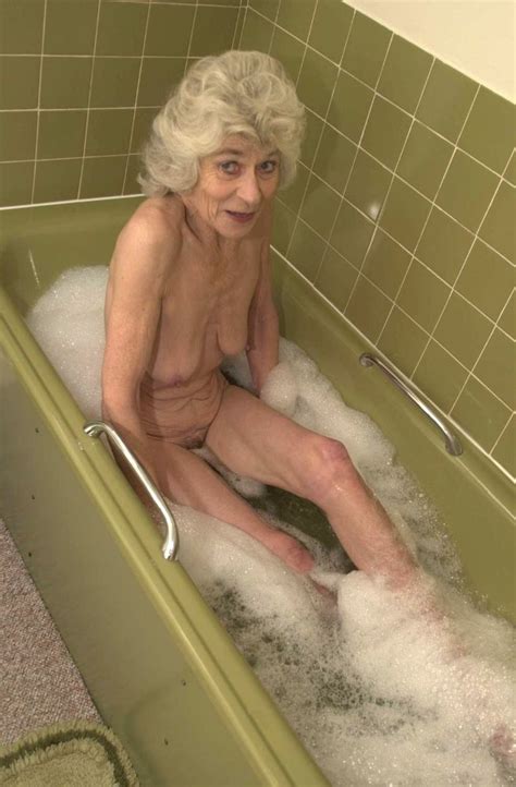 extremely old wrinkly granny spreading her legs in the bathtub pichunter