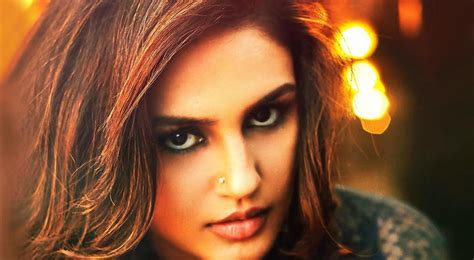 download sexy huma qureshi wallpapers in hd quality