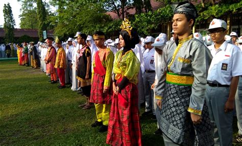 Ada Pakaian Adat Ini Aturan Terbaru Seragam Sekolah Siswa Sd Smp Sma