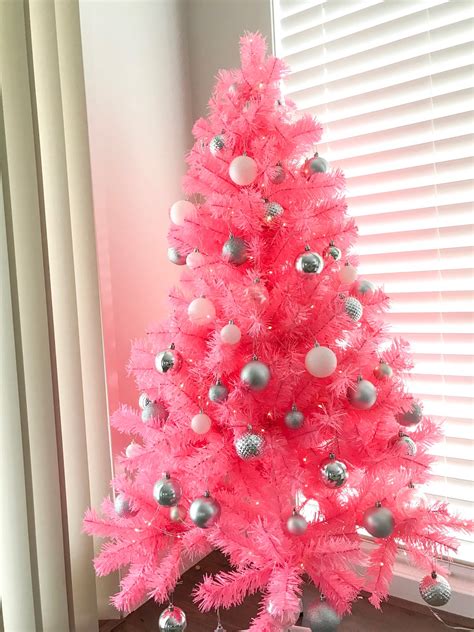 Think Pink The Story Of A Christmas Tree Samelia S Mum