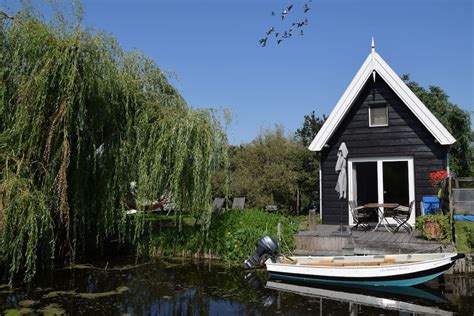 vrijstaand vakantiehuis aan ammers water huisjes te huur  groot ammers zuid holland nederland