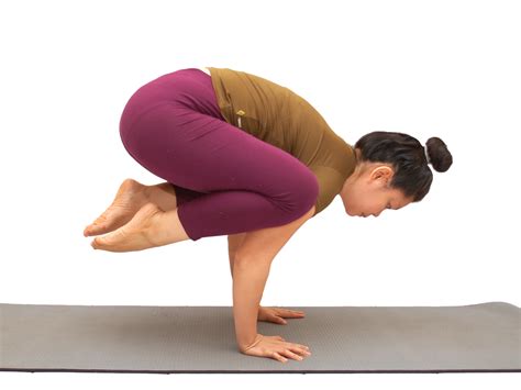 como manter  equilibrio em posturas de ioga  passos