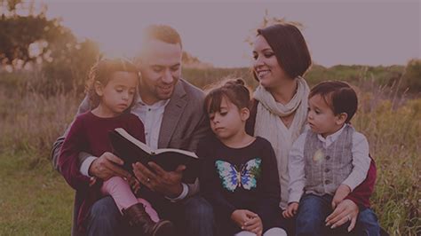 una familia cristiana es consciente de su identidad en cristo iglesia gracia sobre gracia