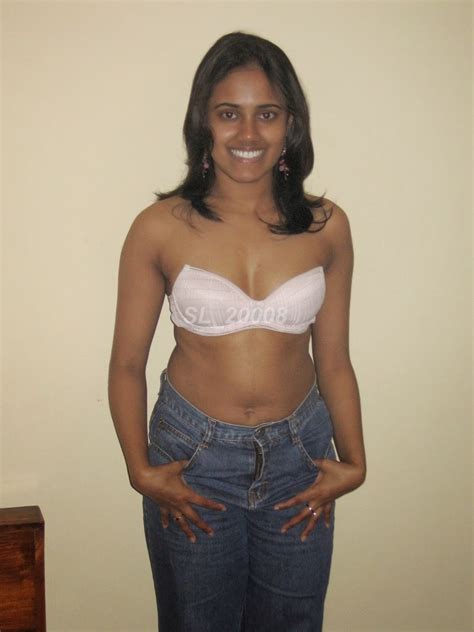 Desi Girls And Aunties Hot And Sexy Pictures Desi In Bra Collection 11