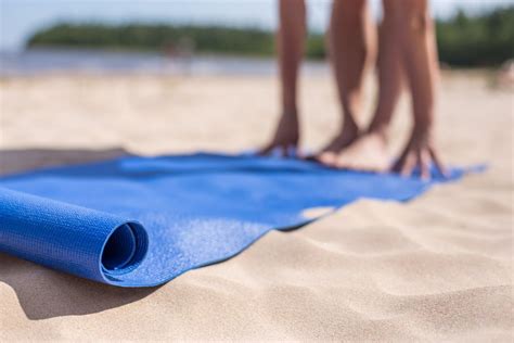 tips     ideal beach yoga session organic authority