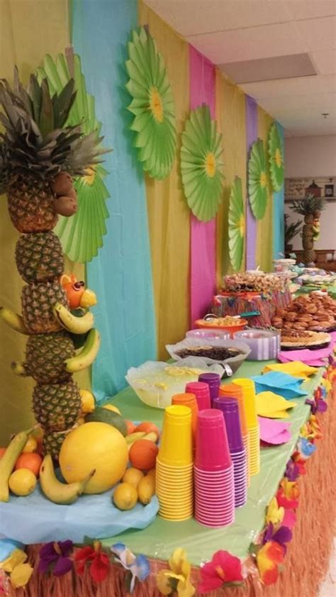 luau food table decorated  fiesta hawaiana decoracion