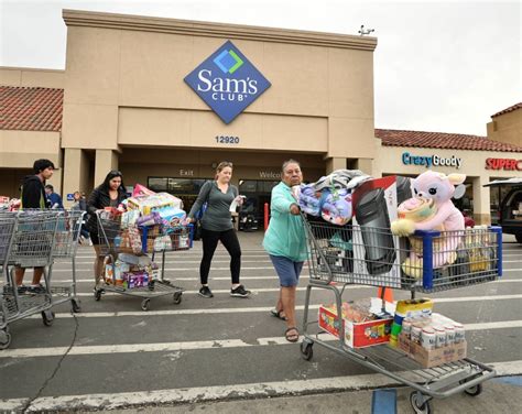 sam s club closing in sylmar comes with sadness long lines and deep