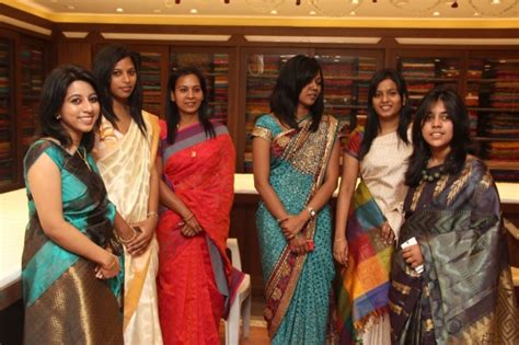 parvathy omanakuttan new saree at sri palam silks showroom launch hot