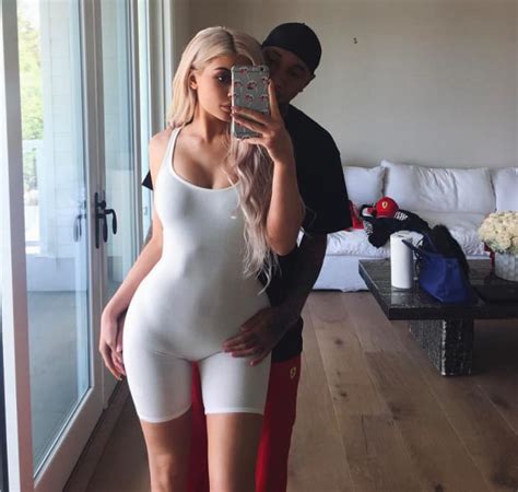 Kylie Jenner Look At My Butt In Yoga Pants The
