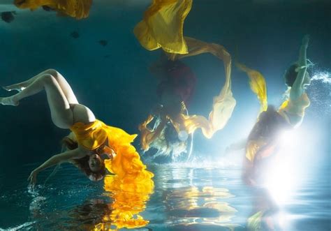 beyonce s naked underwater maternity photos after