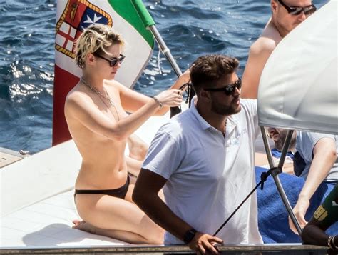 Kristen Stewart Nude At The Amalfi Coast 14 Pics The
