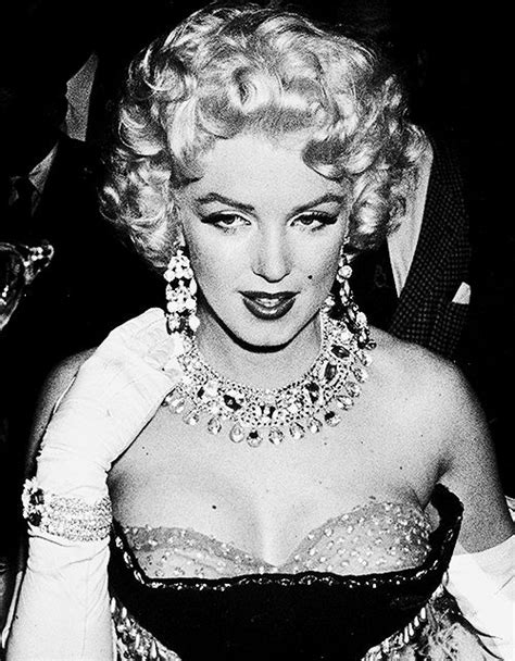 actress black and white blonde candid curls fashion hollywood icon marilyn marilyn