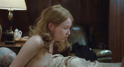 naked emily browning in sleeping beauty