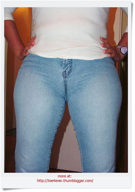 voyeuy jeans and cameltoes nice combination