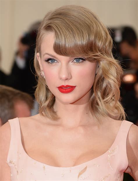 taylor swifts red lip find  perfect shade      night long
